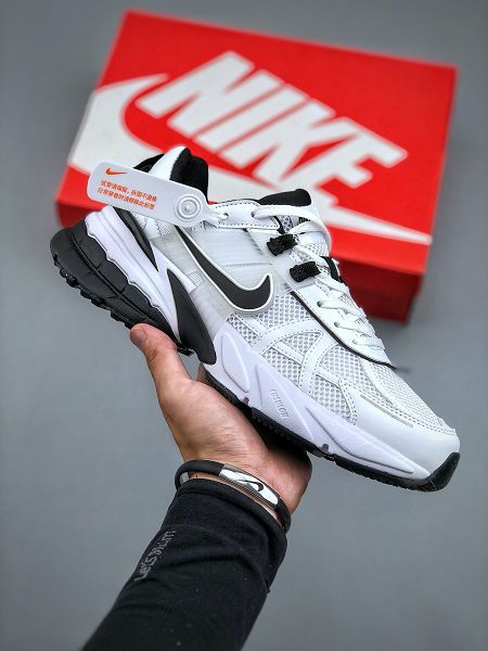 Nike Wmns V2K Runtekk LowWhiteBlack2024最新情侶款未來復古老爹風百搭休閒運動慢跑鞋白黑色